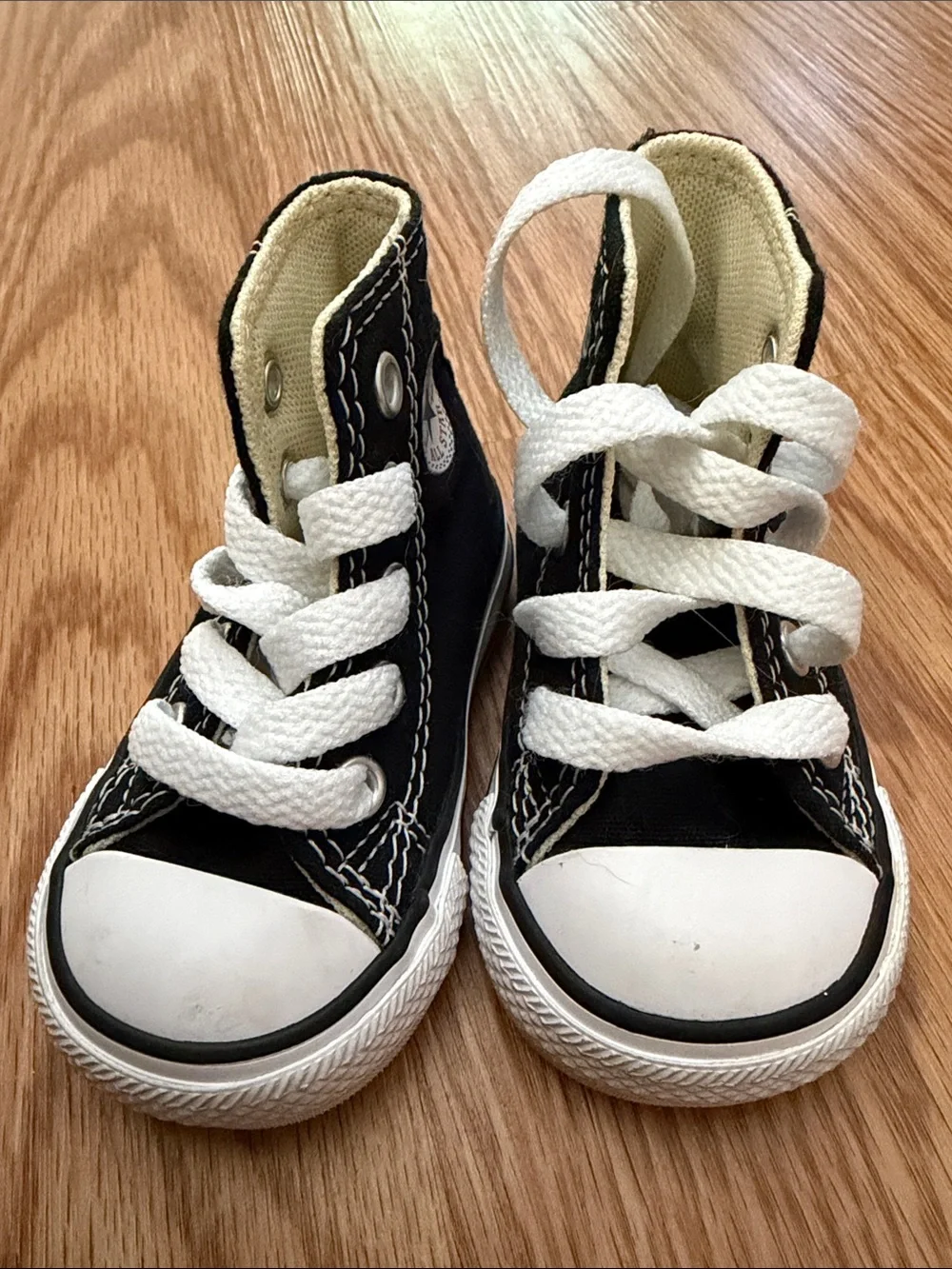 2c classic black high top Converse